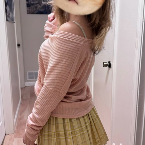 Blush Vibes Only – Your New Go-To Favorite - Picture 3 of 5